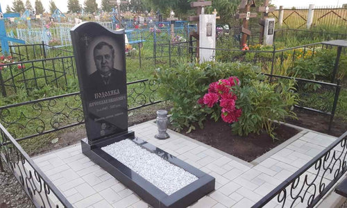 Отделка тротуарной плиткой и бордюрами